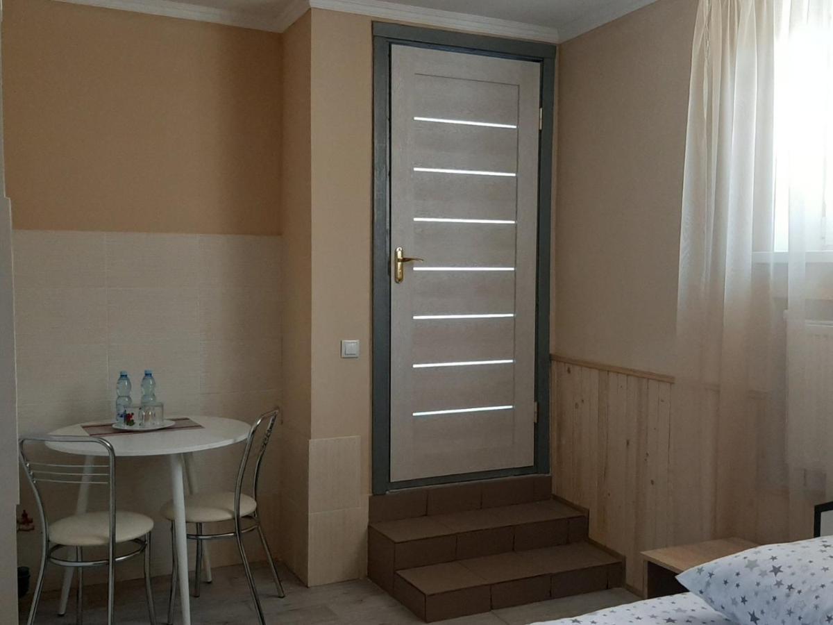 Hotel 7/24 Brovary Dış mekan fotoğraf